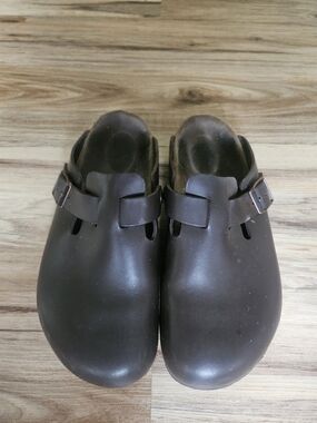 Birkenstock Boston Clogs in Dark Brown